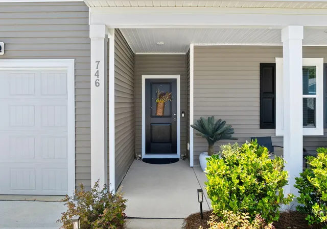 Photo 4 of Single family home for sale at 746 Meadowbrook Ln, Summerville, SC 29486 | MLS# 26018671 | Listing updated on 2026-09-18