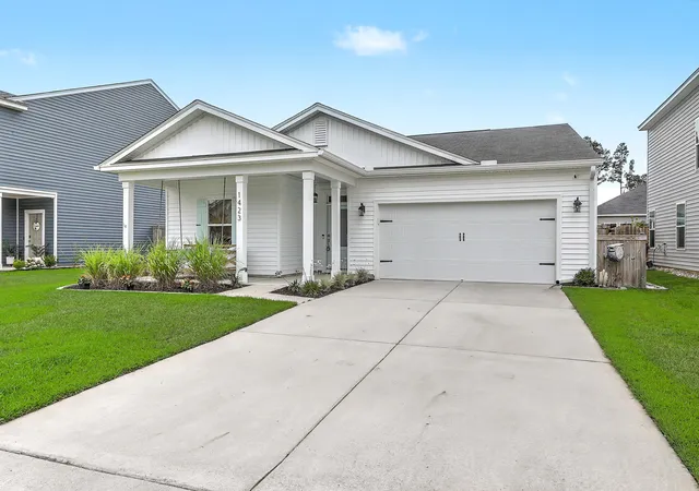 Photo 3 of Single family home for sale at 1423 Arabella St, Charleston, SC 29414 | MLS# 26017717 | Listing updated on 2026-09-10