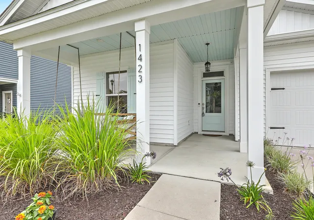 Photo 3 of Single family home for sale at 1423 Arabella St, Charleston, SC 29414 | MLS# 26017717 | Listing updated on 2026-09-10