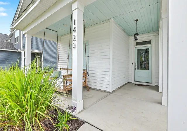 Photo 4 of Single family home for sale at 1423 Arabella St, Charleston, SC 29414 | MLS# 26017717 | Listing updated on 2026-09-10