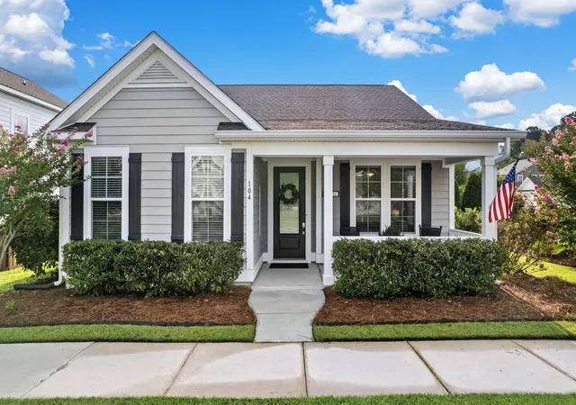 Photo 2 of Sale Pending at 104 Starling St, Summerville, SC 29483 | MLS# 26022018 | Listing updated on 2026-10-24