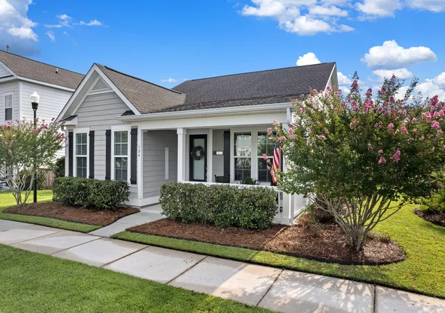 Photo 3 of Sale Pending at 104 Starling St, Summerville, SC 29483 | MLS# 26022018 | Listing updated on 2026-10-24