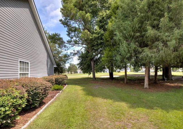 Homes for sale in Manning, SC | 1482 Blue Heron Pt, Manning, SC 29102 | MLS# 26018744