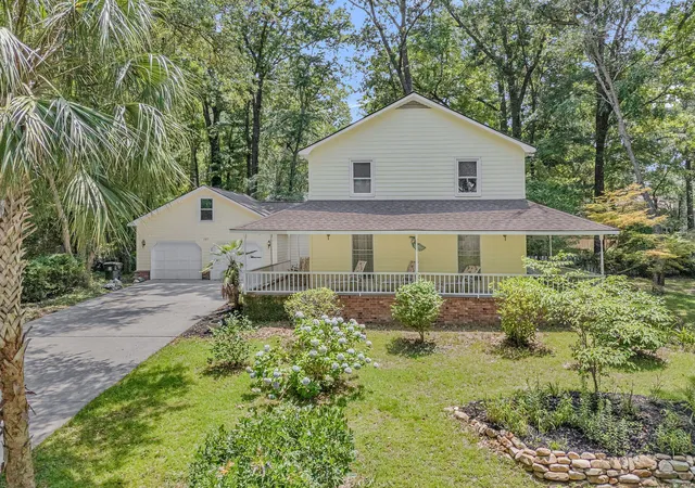 Photo 1 of Single family home for sale at 107 Westminster Ave, Summerville, SC 29485 | MLS# 26019127 | Listing updated on 2026-10-16