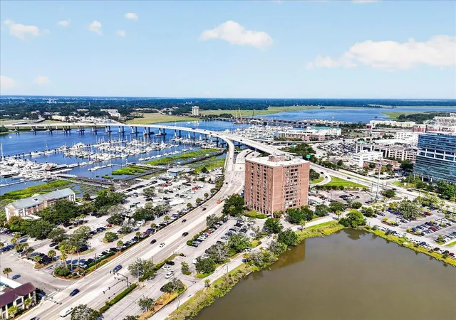 2nd image of 14 Lockwood Dr #Apt 10i, Charleston, SC 29401 | MLS# 26021972