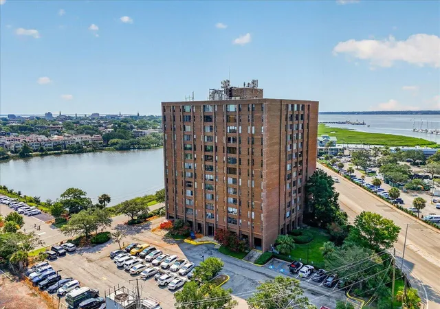 3rd image of 14 Lockwood Dr #Apt 10i, Charleston, SC 29401 | MLS# 26021972