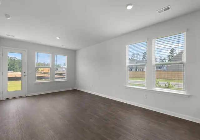Photo 4 of Townhouse for sale at 850 Long Blf Rd, Summerville, SC 29486 | MLS# 26015321 | Listing updated on 2026-09-16