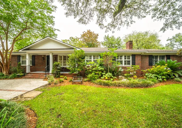 2nd image of 114 Live Oak Dr, Mount Pleasant, SC 29464 | MLS# 26018230