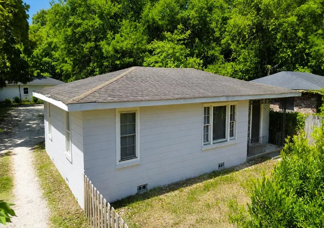 Homes for sale in Charleston, SC | 1045 Seaside Ln #Apt A & B, Charleston, SC 29412 | MLS# 26014519