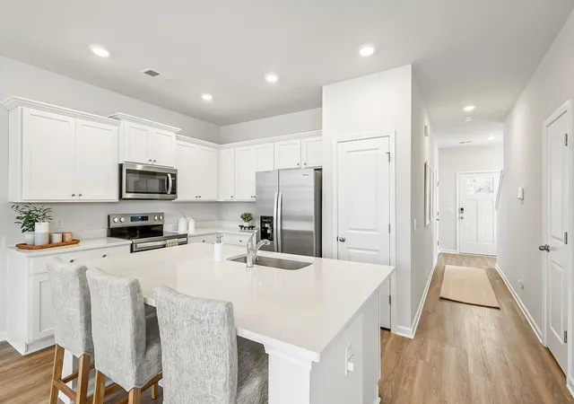 Photo 2 of Sale Pending at 711 Galivant Dr, Summerville, SC 29486 | MLS# 26015281 | Listing updated on 2026-06-29