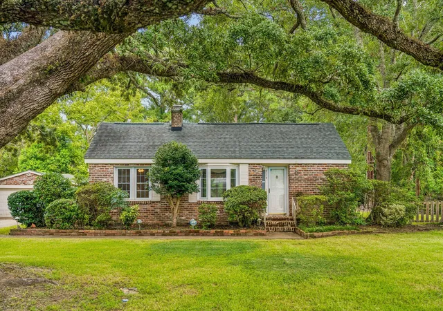 Photo 1 of Single family home for sale at 214 Island Dr, Charleston, SC 29407 | MLS# 26024573 | Listing updated on 2026-09-17
