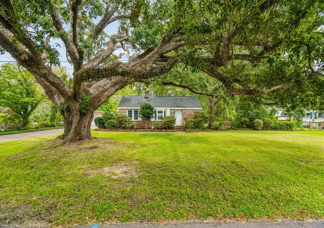 Photo 2 of Single family home for sale at 214 Island Dr, Charleston, SC 29407 | MLS# 26024573 | Listing updated on 2026-09-17