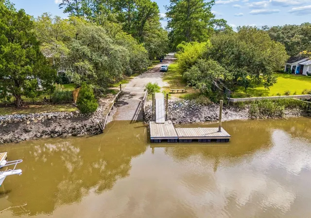 Photo 3 of Single family home for sale at 214 Island Dr, Charleston, SC 29407 | MLS# 26024573 | Listing updated on 2026-09-17