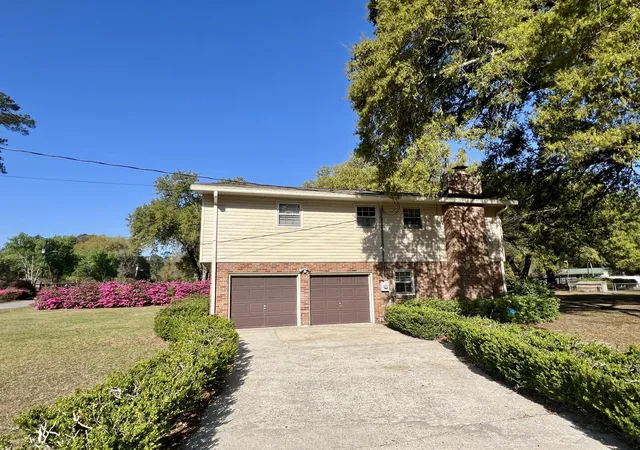 Homes for sale in Walterboro, SC | 204 Gervais St, Walterboro, SC 29488 | MLS# 26008871