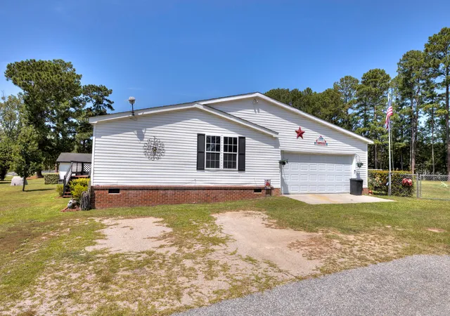 Photo 5 of Manufactured home for sale at 1246 Little John Rd, Manning, SC 29102 | MLS# 26022185 | Listing updated on 2026-08-21