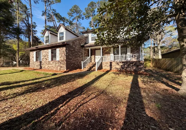 Homes for sale in Summerville, SC | 102 Brailsford Rd, Summerville, SC 29485 | MLS# 26007497