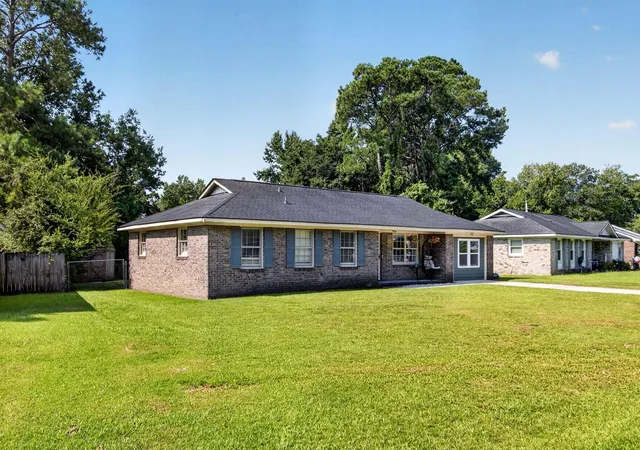 2nd image of 105 Beatrice Ln, Summerville, SC 29485 | MLS# 26021879