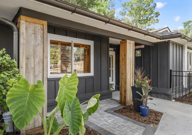 Photo 1 of Sale Pending at 1317 Fort Johnson Rd, Charleston, SC 29412 | MLS# 26023792 | Listing updated on 2026-09-04