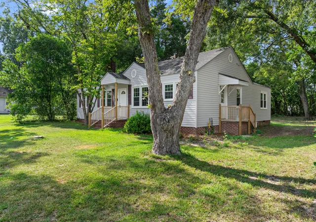 Photo 2 of Single family home for sale at 1125 Schley St, Orangeburg, SC 29115 | MLS# 26024135 | Listing updated on 2026-09-29