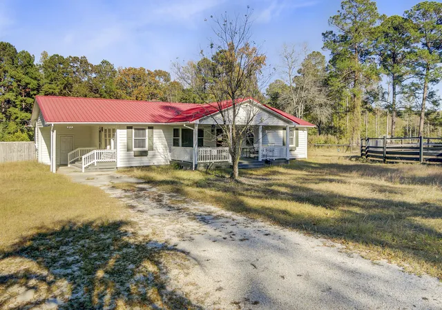 Homes for sale in Walterboro, SC | 201 Welles Ln, Walterboro, SC 29488 | MLS# 25031057