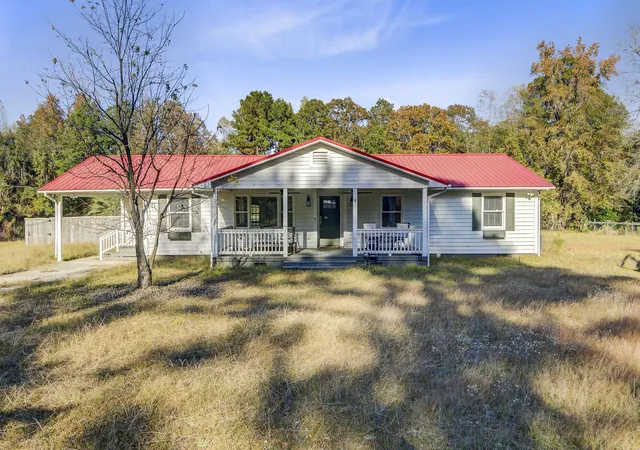 Homes for sale in Walterboro, SC | 201 Welles Ln, Walterboro, SC 29488 | MLS# 25031057