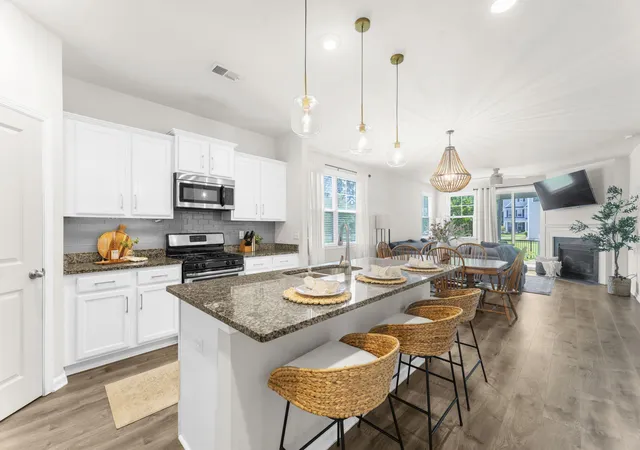 Photo 3 of Single family home for sale at 2505 Hummingbird Ln, Summerville, SC 29483 | MLS# 26023112 | Listing updated on 2026-10-09