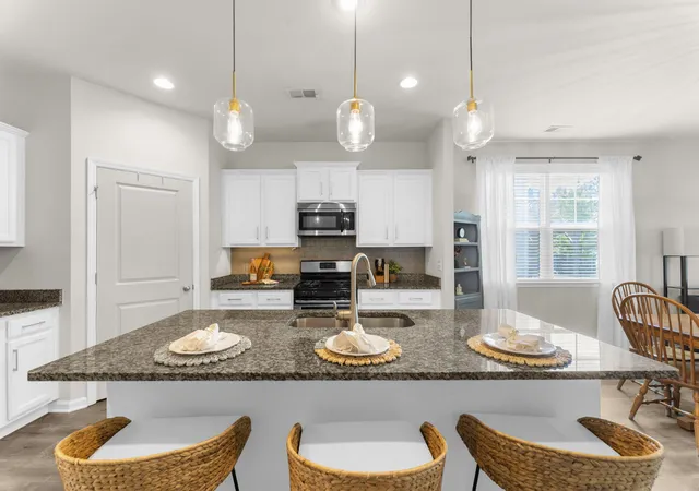Photo 4 of Single family home for sale at 2505 Hummingbird Ln, Summerville, SC 29483 | MLS# 26023112 | Listing updated on 2026-10-09