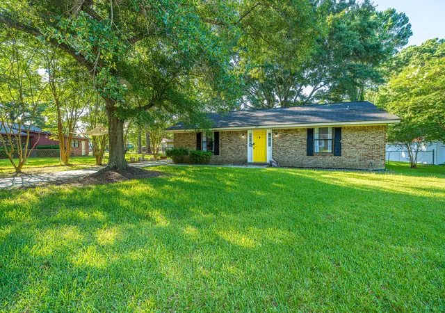 Photo 1 of Single family home for sale at 307 Umbria Dr, Summerville, SC 29486 | MLS# 26019400 | Listing updated on 2026-09-06
