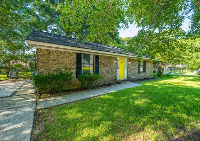 Photo 2 of Single family home for sale at 307 Umbria Dr, Summerville, SC 29486 | MLS# 26019400 | Listing updated on 2026-09-06
