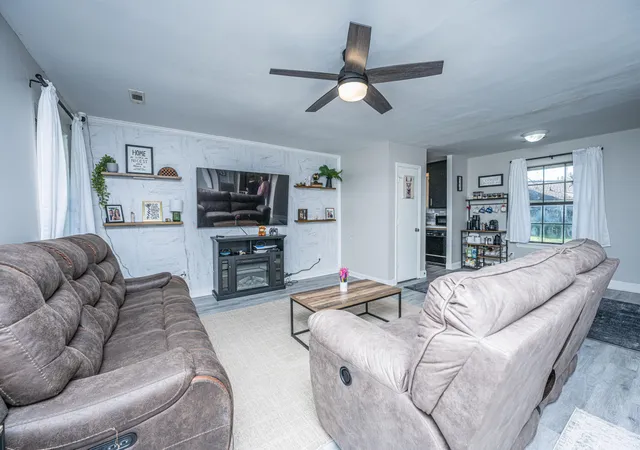 Photo 4 of Single family home for sale at 307 Umbria Dr, Summerville, SC 29486 | MLS# 26019400 | Listing updated on 2026-09-06