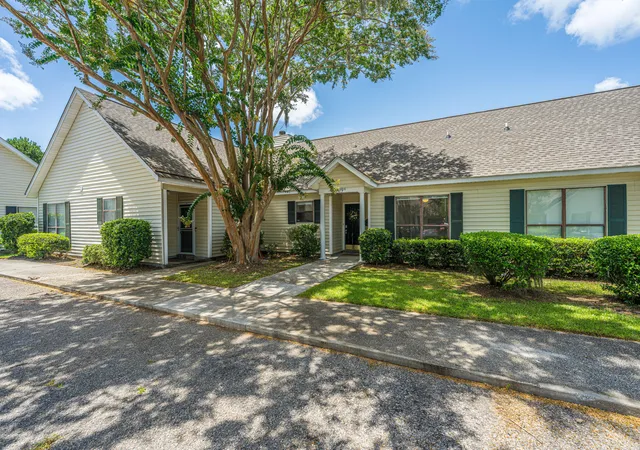 Photo 2 of Townhouse for sale at 909 E Estates Blvd #Apt C, Charleston, SC 29414 | MLS# 26022733 | Listing updated on 2026-09-16