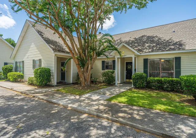 Photo 3 of Townhouse for sale at 909 E Estates Blvd #Apt C, Charleston, SC 29414 | MLS# 26022733 | Listing updated on 2026-09-16