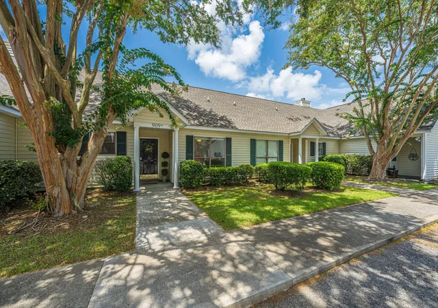 Photo 3 of Townhouse for sale at 909 E Estates Blvd #Apt C, Charleston, SC 29414 | MLS# 26022733 | Listing updated on 2026-09-16