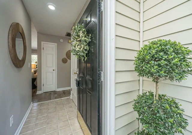 Photo 4 of Townhouse for sale at 909 E Estates Blvd #Apt C, Charleston, SC 29414 | MLS# 26022733 | Listing updated on 2026-09-16