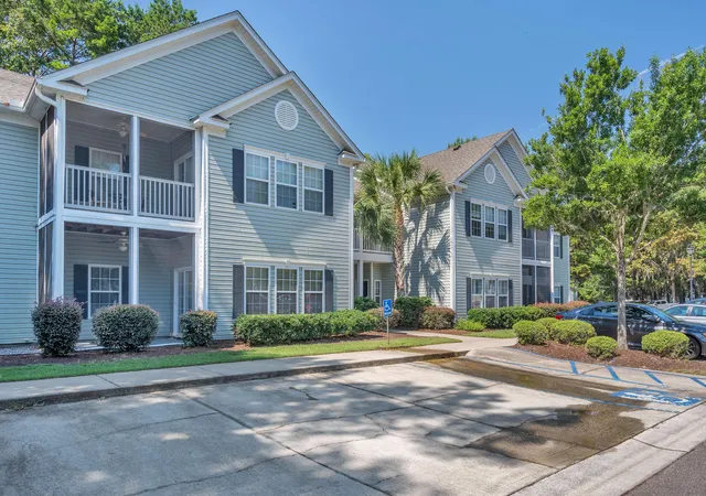 Homes for sale in Charleston, SC | 305 Pickering Ln, Charleston, SC 29414 | MLS# 26019748