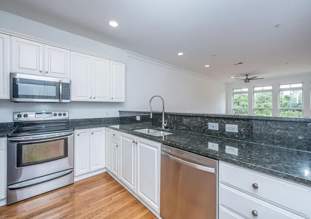 Photo 4 of Townhouse for sale at 1602 Hopeman Ln, Mount Pleasant, SC 29466 | MLS# 26021899 | Listing updated on 2026-09-18