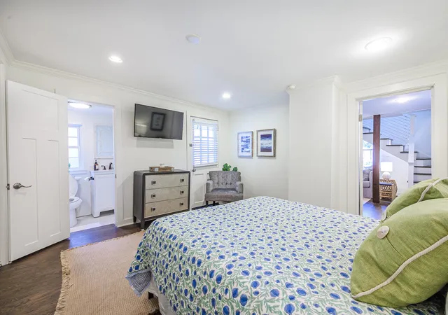 2nd image of 425 King St, Mount Pleasant, SC 29464