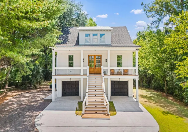 Single family home for sale at 1216 Old Towne Rd, Charleston, SC 29407 | MLS# 26019633 | Listing updated on 2026-08-29