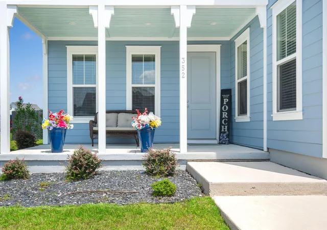 Photo 3 of Single family home for sale at 352 Parish Farms Dr, Summerville, SC 29486 | MLS# 26023422 | Listing updated on 2026-09-13