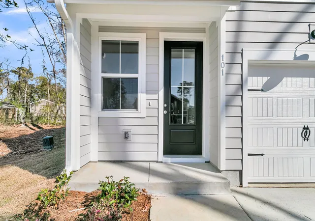 Photo 3 of Townhouse for sale at 147 Berry Shls Dr, Summerville, SC 29485 | MLS# 26020941 | Listing updated on 2026-09-13