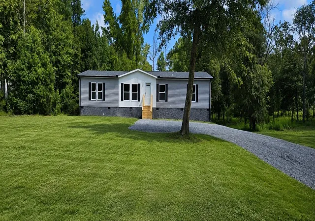 Photo 3 of Manufactured home for sale at 692 Gardens Gate Rd, Eutawville, SC 29048 | MLS# 26024437 | Listing updated on 2026-10-02