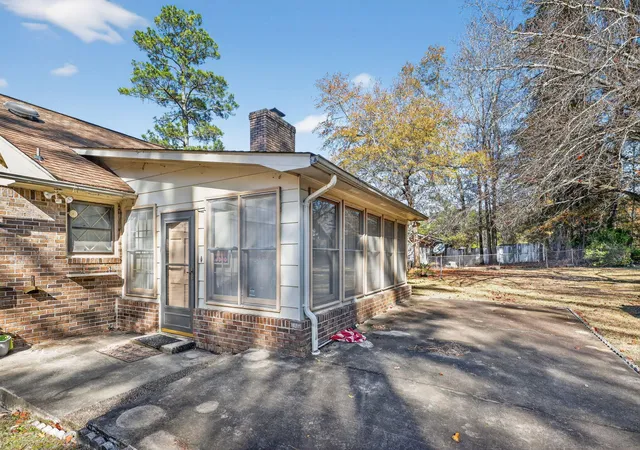 Photo 2 of Single family home for sale at 2572 Spring Valley Cir, Orangeburg, SC 29118 | MLS# 25033184 | Listing updated on 2025-12-31