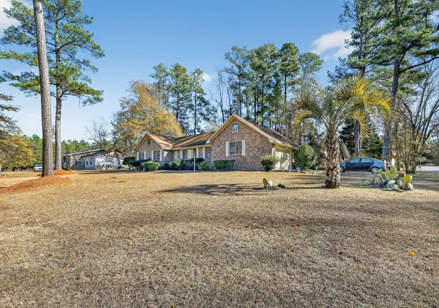 Photo 3 of Single family home for sale at 2572 Spring Valley Cir, Orangeburg, SC 29118 | MLS# 25033184 | Listing updated on 2025-12-31