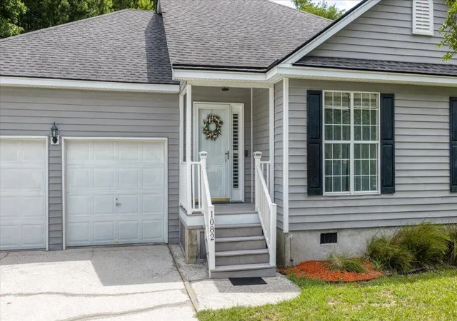 Photo 3 of Single family home for sale at 1082 Old Battery Cir, Charleston, SC 29412 | MLS# 26016758 | Listing updated on 2026-09-15