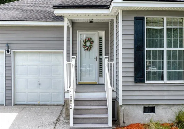 Photo 4 of Single family home for sale at 1082 Old Battery Cir, Charleston, SC 29412 | MLS# 26016758 | Listing updated on 2026-09-15