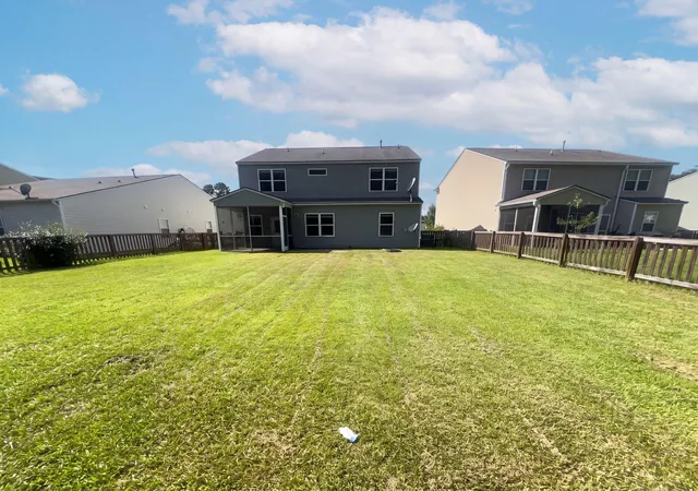 Photo 4 of Sale Pending at 301 Decatur Dr, Summerville, SC 29486 | MLS# 26022713 | Listing updated on 2026-10-03