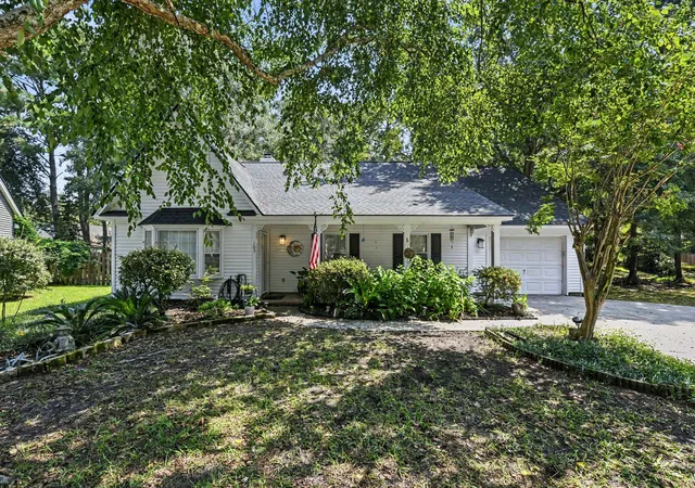 Single family home for sale at 105 Welwyn Rd, Summerville, SC 29485 | MLS# 26023381