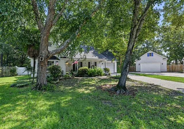 Photo 3 of Single family home for sale at 105 Welwyn Rd, Summerville, SC 29485 | MLS# 26023381 | Listing updated on 2026-08-31
