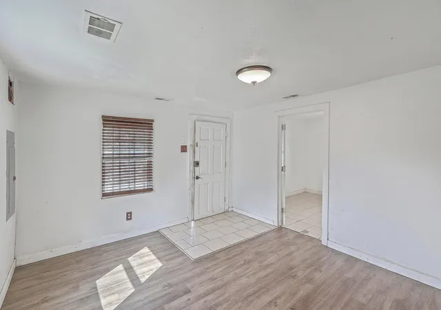 Photo 4 of Single family home for sale at 1989 Hugo Ave, North Charleston, SC 29405 | MLS# 26023168 | Listing updated on 2026-08-18