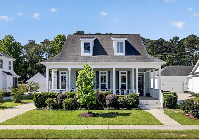 Homes for sale in Ravenel, SC | 4152 Home Town Ln, Ravenel, SC 29470 | MLS# 26019726